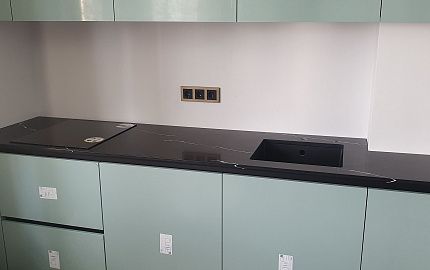 Столешница из кварца SmartQuartz Marquina (SQ)