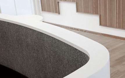 Стойка ресепшн из акрила Corian Glacier White