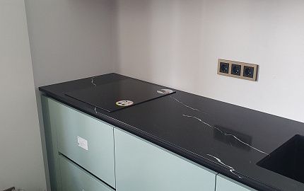 Столешница из кварца SmartQuartz Marquina (SQ)