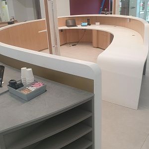 Стойка ресепшн из акрилового камня Corian PS813 Swan