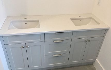 Кварцевая столешница для ванной Caesarstone 5141 Frosty Carrina