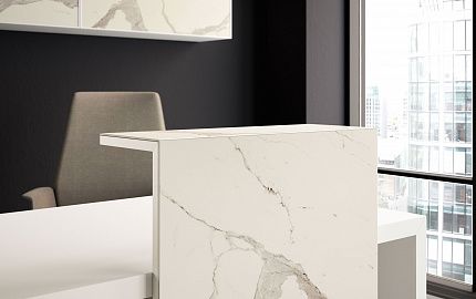 Ресепшн из керамики Laminam Bianco Statuario Venato Soft Touch