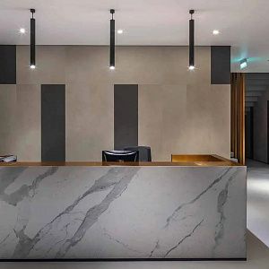 Ресепшн из керамики Laminam Bianco Statuario Venato Soft Touch