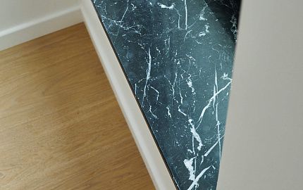 Подоконник из мрамора Nero Marquina