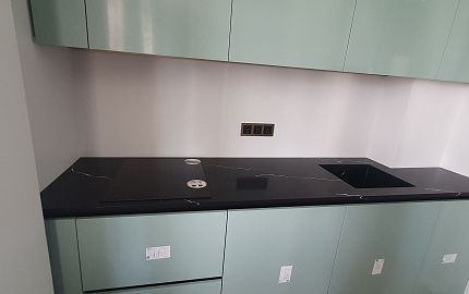 Столешница из кварца SmartQuartz Marquina (SQ)