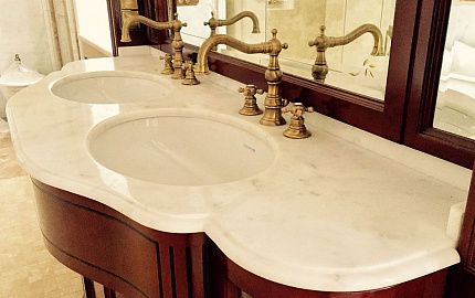 Мраморная столешница для ванной Royal White Marble