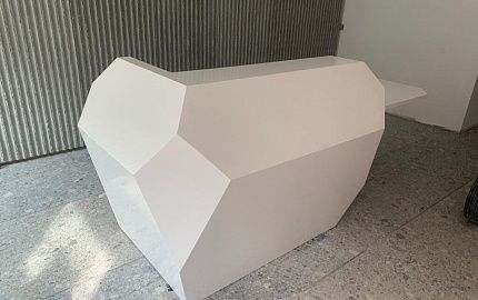 Стойка ресепшн из акрила Glacier White Corian